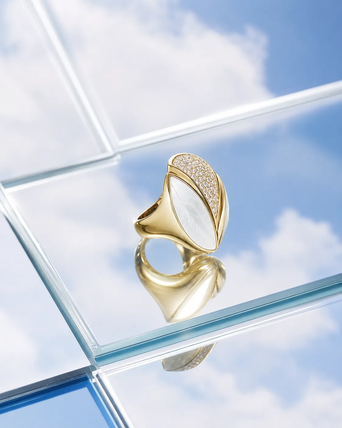 Gold Ring with White Stone and Diamonds｜AI Image Generation Prompts