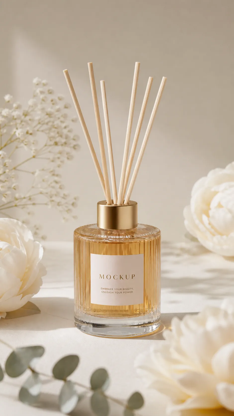 Elegant Reed Diffuser Mockup with White Flowers｜AI Image Generation Prompts